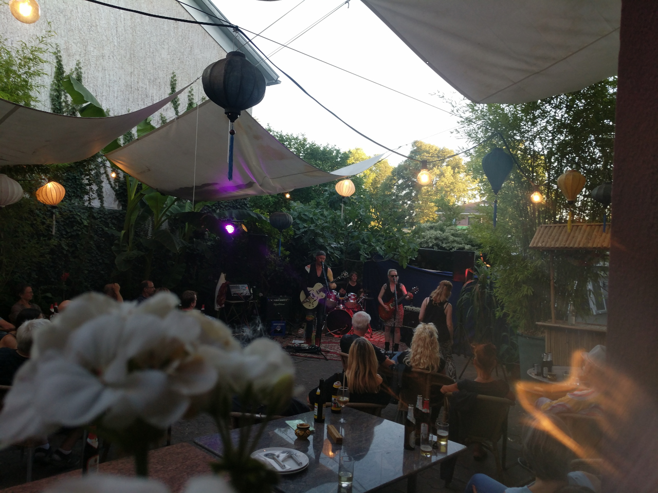 Cosmic Presents - Live im Cafe - Herz rockt