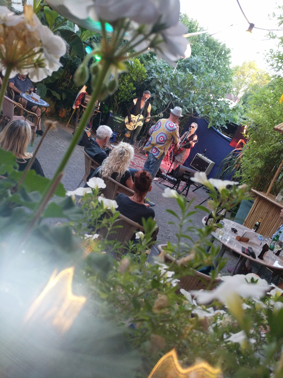 Cosmic Presents - Live im Cafe - Herz rockt