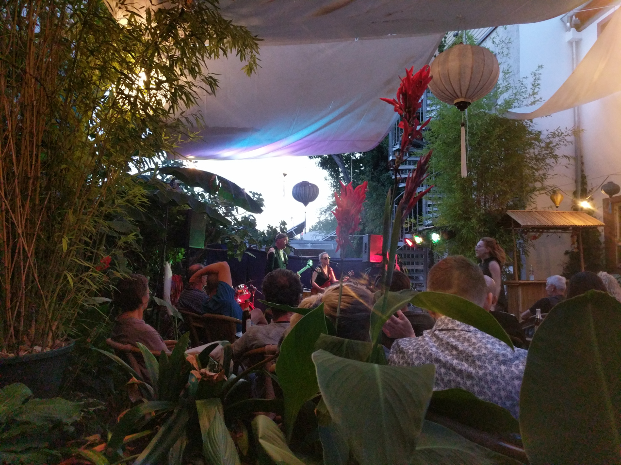 Cosmic Presents - Live im Cafe - Herz rockt