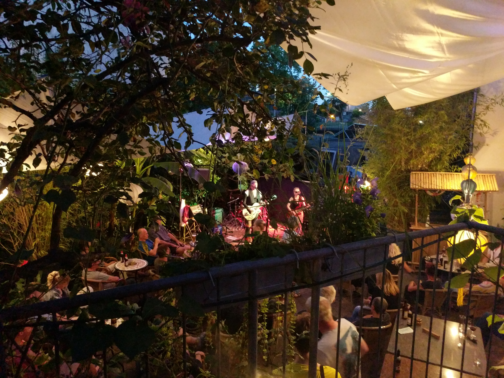 Cosmic Presents - Live im Cafe - Herz rockt